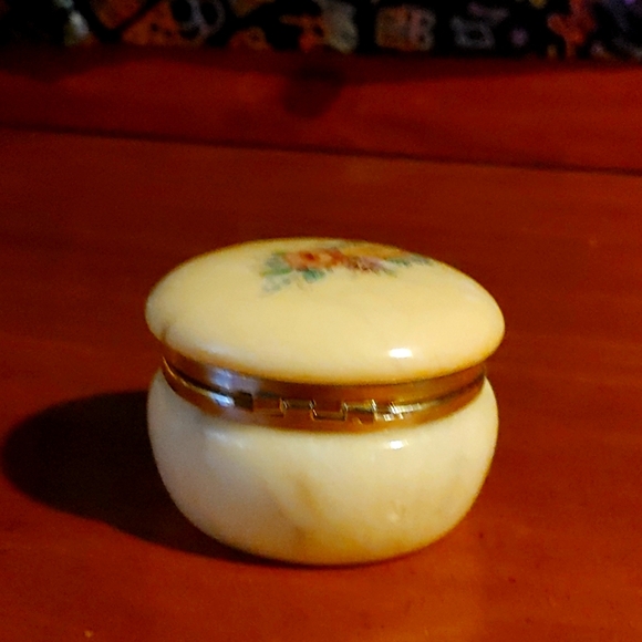 Trinket storage case - Picture 1 of 5